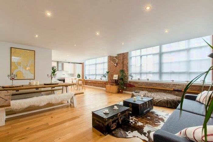 2 Bedroom Flat For Sale In Princelet Street, Shoreditch, London, E1