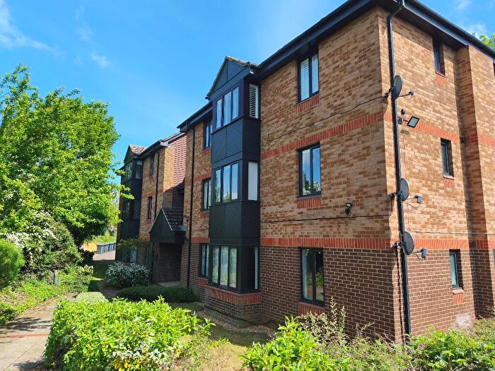 1 Bedroom Flat For Sale In Willow Road, SG19