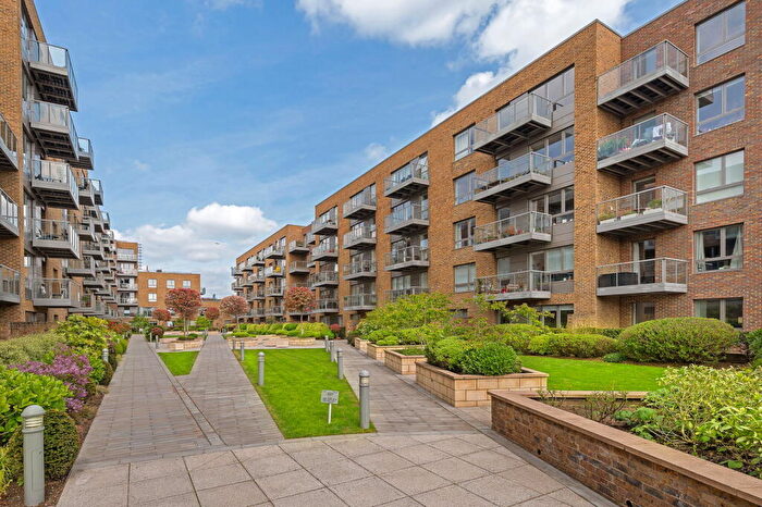 2 Bedroom Flat For Sale In High Street, London, N8