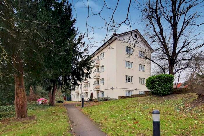 3 Bedroom Flat To Rent In Kingsnympton Park, Kingston Hill, KT2
