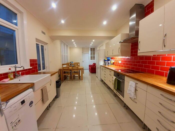 5 Bedroom Property To Rent In Mackintosh Place, Roath, Cardiff, CF24