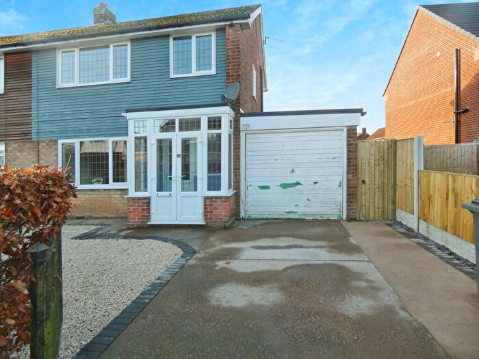 3 Bedroom Semi-Detached House To Rent In Church View, Glapwell, S44