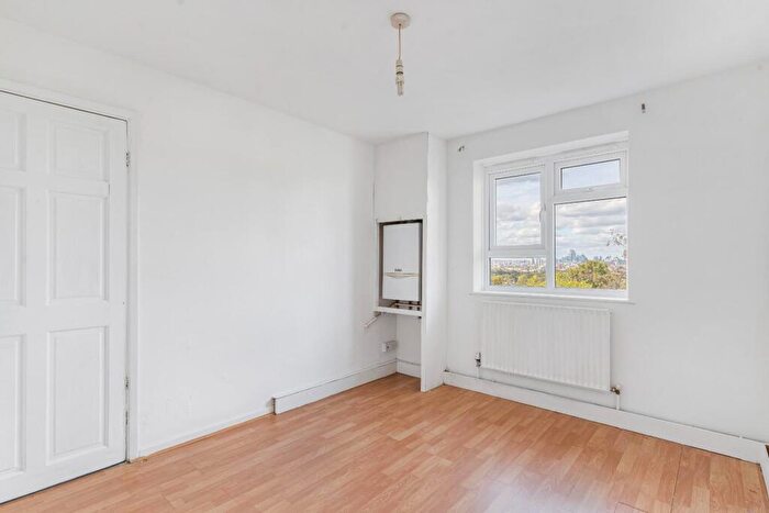 2 Bedroom Flat For Sale In Greystead Road, London, SE23