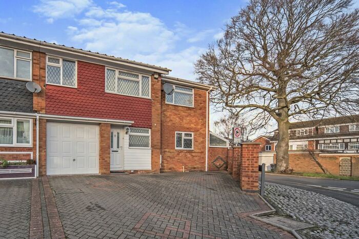 5 Bedroom Semi-Detached House To Rent In Henderson Way, Bedford, MK42