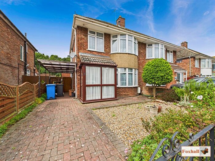 3 Bedroom Semi-detached House For Sale In Dereham Avenue, Ipswich, IP3