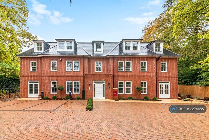 2 Bedroom Flat To Rent In St. Georges Avenue, Weybridge, KT13