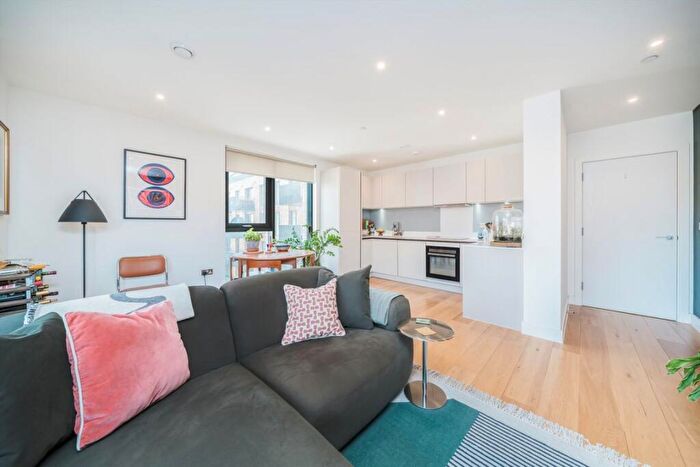 2 Bedroom Flat For Sale In Navigators Walk, Regents Canal, E3 - Photo 5