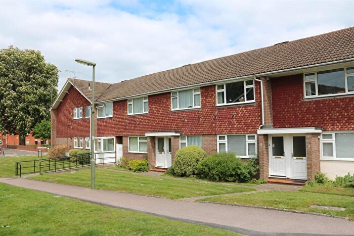 2 Bedroom Maisonette For Sale In Windfield, Leatherhead, KT22