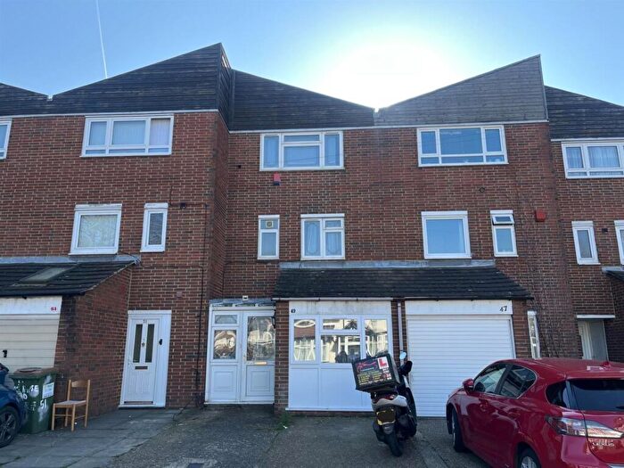5 Bedroom Town House For Sale In Montrose Road, Harrow, HA3