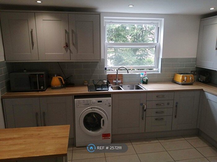 3 Bedroom Maisonette To Rent In Knighton Park Road, London, SE26