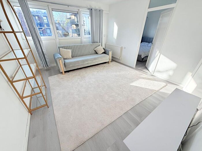 1 Bedroom Flat To Rent In Kimbel House, Holloway, N7