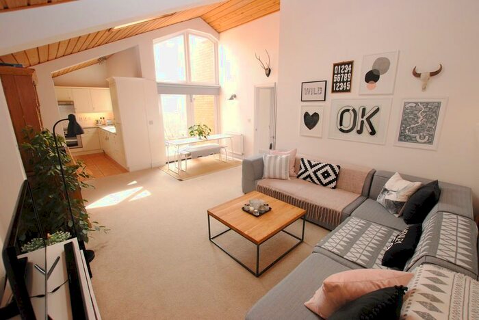 2 Bedroom Apartment To Rent In Reading Road, Henley-on-Thames, RG9