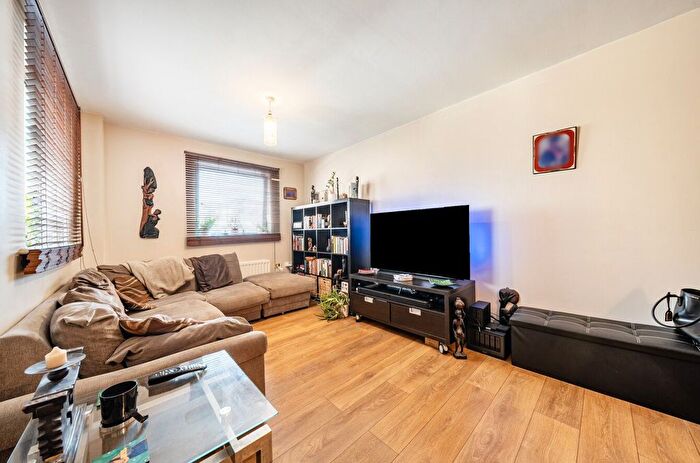 1 Bedroom Flat For Sale In Seawall Court, Dock Road, Barking, IG11