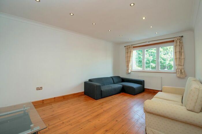 3 Bedroom Flat To Rent In Ranelagh Gardens, London, SW6