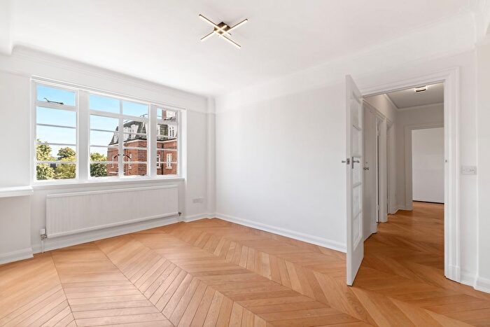 2 Bedroom Flat To Rent In Pembroke Road, Kensington, London, W8