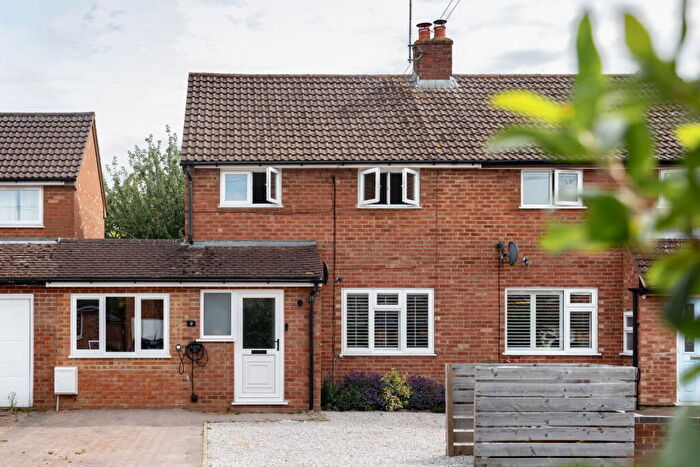 3 Bedroom Semi-Detached House For Sale In Deans Furlong, Tring, Hertfordshire, HP23