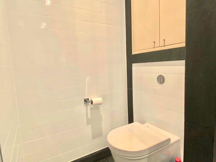 2 Bedroom Flat To Rent In Viaduct Gardens, Nine Elms, London, SW11