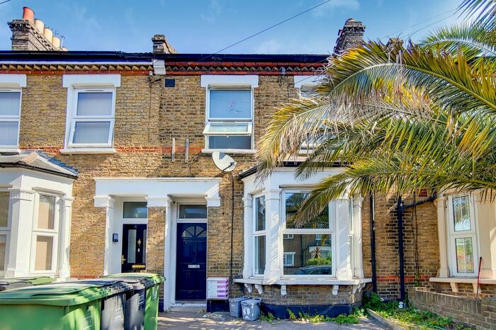 2 Bedroom Flat To Rent In Engleheart Road, Catford, London, SE6