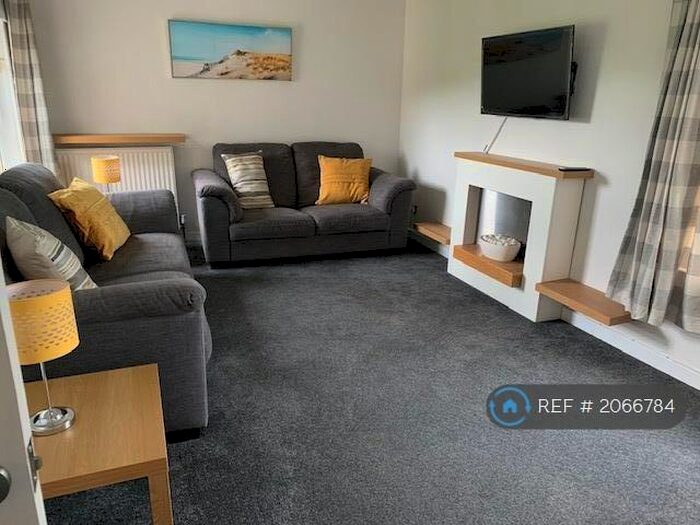 2 Bedroom Flat To Rent In Kingsknowe Court, Edinburgh, EH14