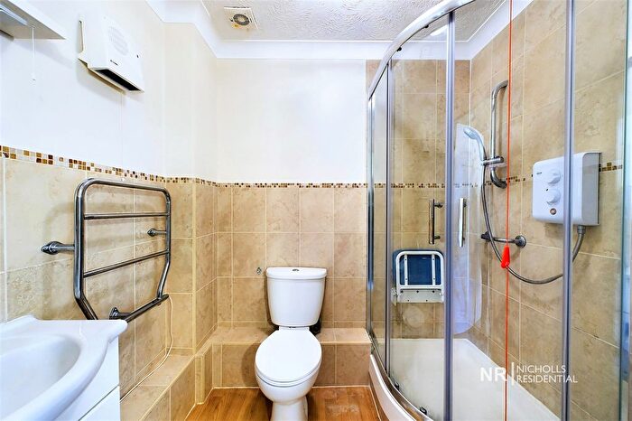 1 Bedroom Flat For Sale In Clayton Road, Chessington, Surrey., KT9