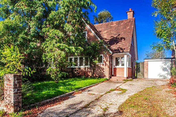 3 Bedroom Property For Sale In Lodge Cottages, Pangbourne On Thames, RG8