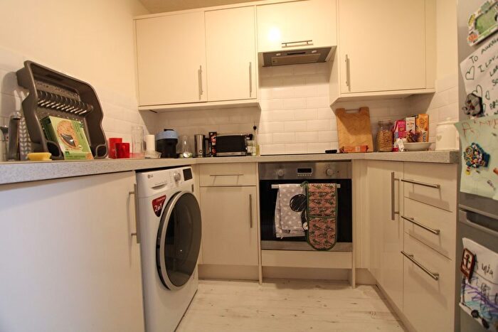 2 Bedroom Flat To Rent In Wimbledon, SW19