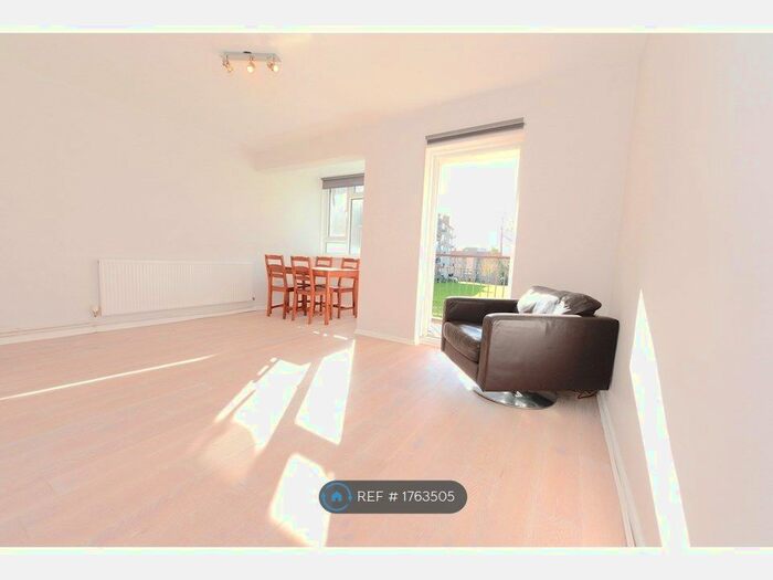 3 Bedroom Maisonette To Rent In Chobham Gardens, London, SW19