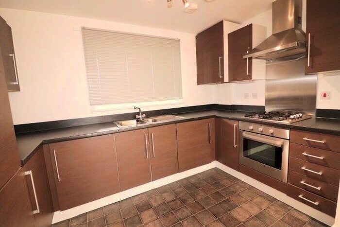 2 Bedroom Flat To Rent In Avontar Court, South Ockendon RM15