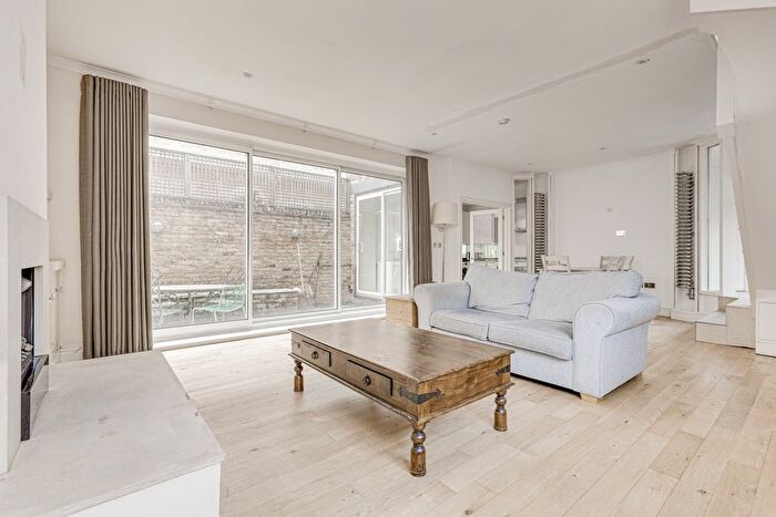 2 Bedroom Mews To Rent In Hanscomb Mews, Springfield Estate, SW4