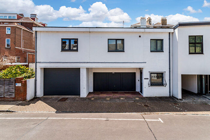 4 Bedroom Detached House For Sale In Clarence Road, Southsea, PO5