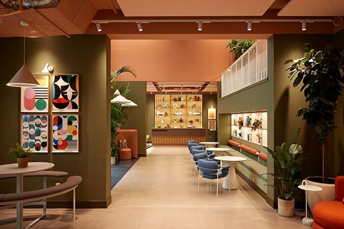 3 Bedroom Apartment To Rent In Candleriggs, Trongate, Glasgow, G1