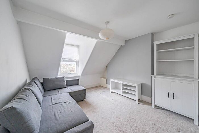 1 Bedroom Flat To Rent In Balham High Road, Balham, London, SW12