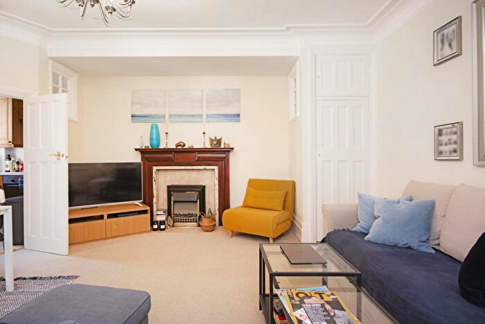 1 Bedroom Flat To Rent In Grove End Road, St John's Wood, London, NW8