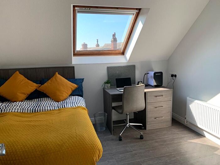 4 Bedroom Flat To Rent In Welton Road, Hyde Park, Leeds, LS6