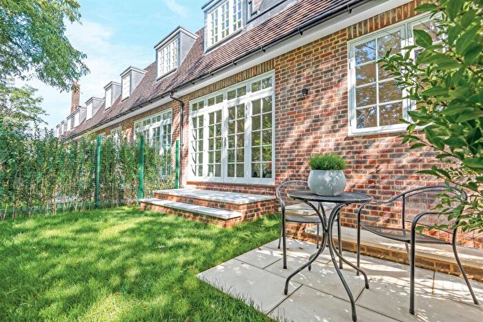 3 Bedroom House To Rent In Bute Mews, London, NW11