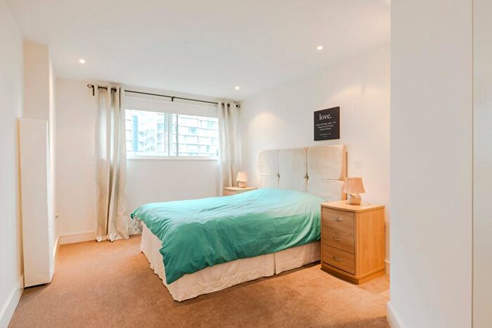 2 Bedroom Apartment To Rent In Howard Building, Queenstown Road, London, SW11