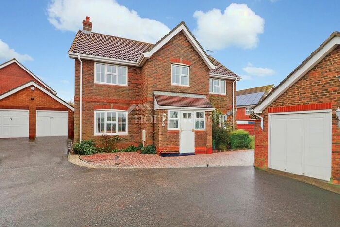 4 Bedroom Detached House To Rent In Frank Edinger Close, Kennington, Kennington, Ashford, TN24