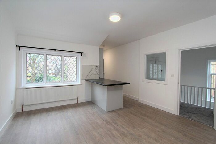 4 Bedroom Flat To Rent In Hart Grove, London, W5
