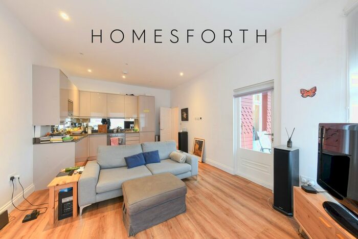 2 Bedroom Flat To Rent In Raglan House, Queens Avenue, Muswell Hill N10