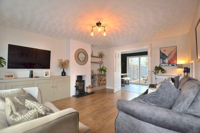 3 Bedroom Semi-Detached House To Rent In Ridgemount Close, Gloucester, GL3