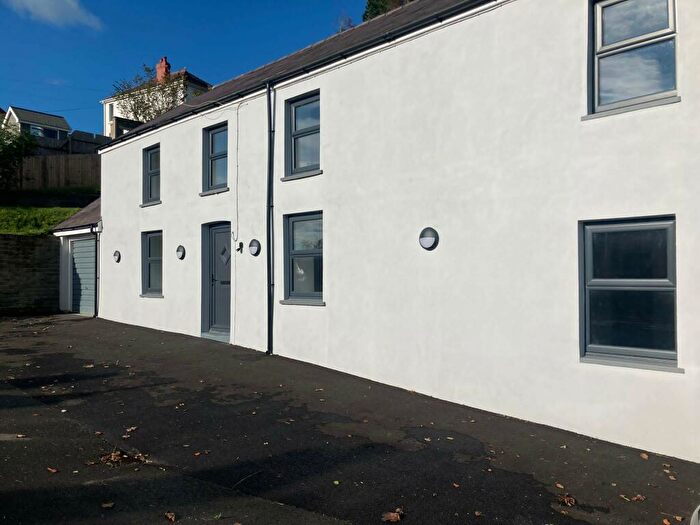 4 Bedroom House To Rent In Nantgaredig, Carmarthen, SA32