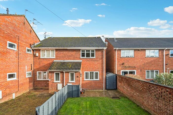 1 Bedroom Cottage For Sale In Jennings Field, Flackwell Heath, HP10