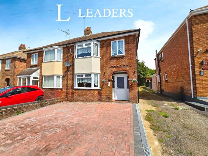 3 Bedroom Semi-Detached House For Sale In Belvoir Close, Fareham, Hampshire, PO16
