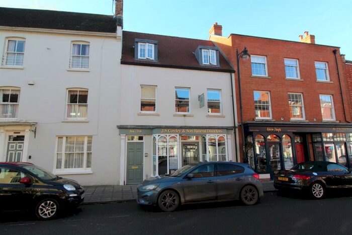 1 Bedroom House To Rent In High Street, Stony Stratford, Milton Keynes, MK11