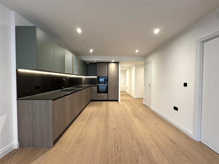 2 Bedroom Flat To Rent In Potters Road, Chelsea, London, SW6