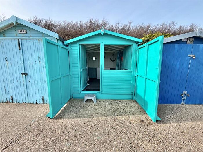 Chalet For Sale In Clacton-On-Sea, Essex, CO15