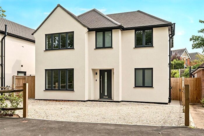 4 Bedroom Detached House For Sale In The Ridings, Addlestone, Surrey, KT15