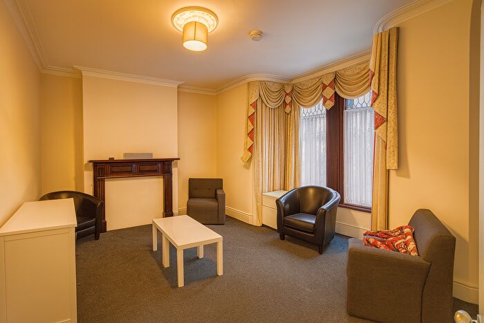 5 Bedroom End Of Terrace House To Rent In Airthrie Road, Ilford, IG3