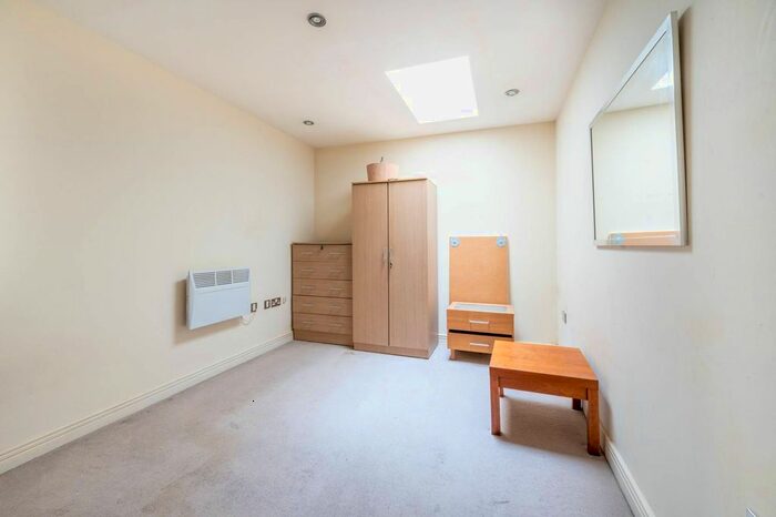 2 Bedroom Flat To Rent In Quadrangle House, Stratford, London, E15