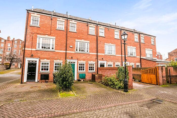 3 Bedroom Terraced House To Rent In Nicholas Court Nicholas Street Mew, Chester, CH1